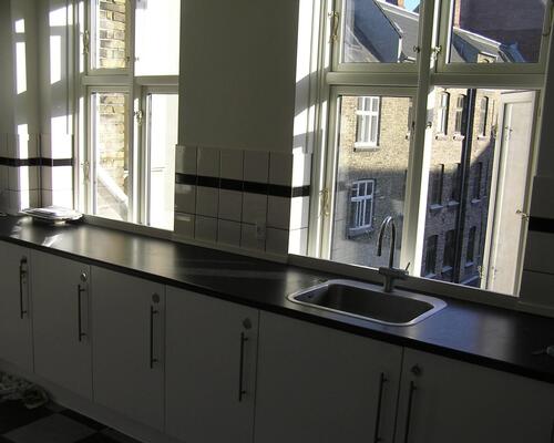 Lyst klubværelse til 1 person – tæt på metro og byliv