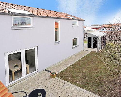 Flot rækkehus med solrig have | Tølløse