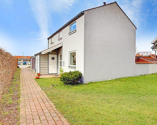 Flot rækkehus med solrig have | Tølløse