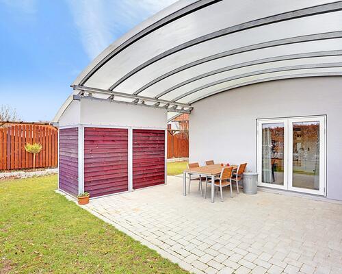 Flot rækkehus med solrig have | Tølløse