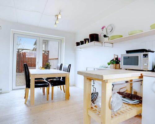 Flot rækkehus med solrig have | Tølløse