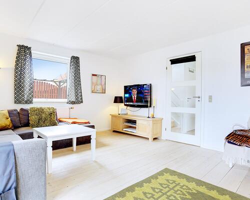 Flot rækkehus med solrig have | Tølløse