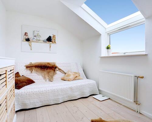 Flot rækkehus med solrig have | Tølløse