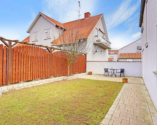 Flot rækkehus med solrig have | Tølløse