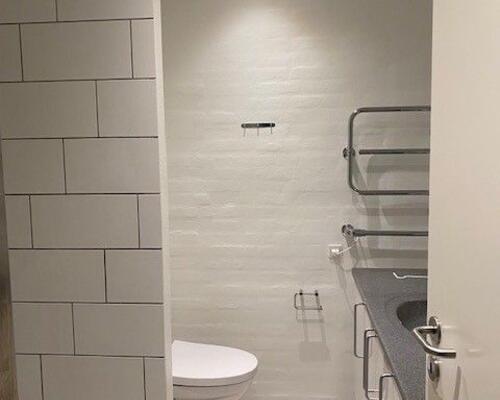 Centralt i Hadsten med egen terrasse