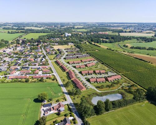 Lækkert 4-værelses rækkehus. Obs. alle billeder og plantegninger er vejledende. Denne bolig er spejlvendt ift. plantegningen.