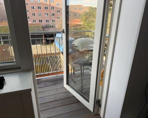 Lys og rummelig 2-værelses med ny altan