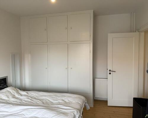 Lys og rummelig 2-værelses med ny altan