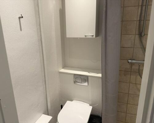 Lys og rummelig 2-værelses med ny altan