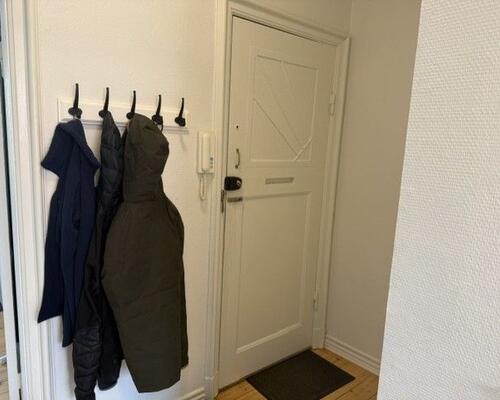 Lys og rummelig 2-værelses med ny altan