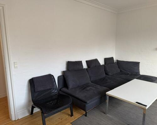 Lys og rummelig 2-værelses med ny altan