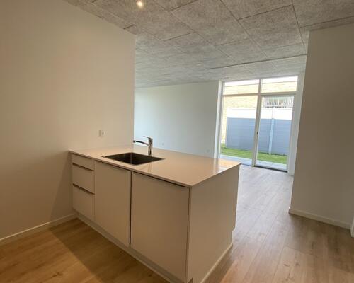 VELKOMMEN TIL RØLLIKEVEJ - NYBYGGET, ENERGIVENLIG OG MODERNE RÆKKEHUS TIL LEJE I ARNBJERG.