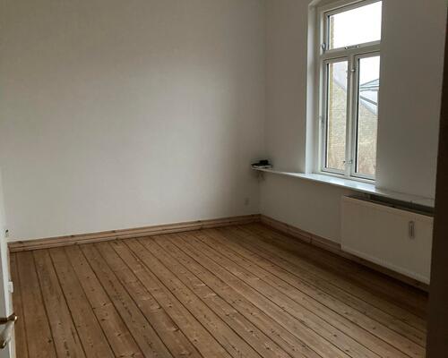 Dejlig stor 2. værelses lejlighed