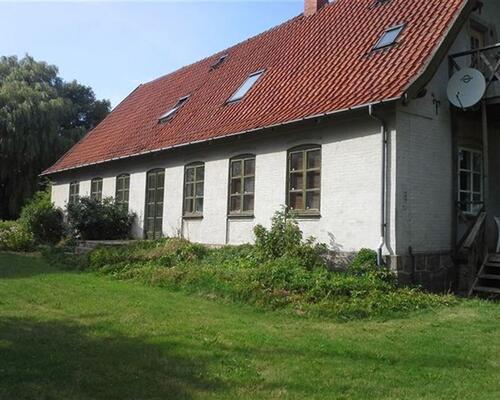 Spændende 3-v lejlighed i landejendom