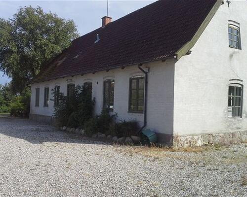 Spændende 3-v lejlighed i landejendom