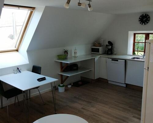 Spændende 3-v lejlighed i landejendom