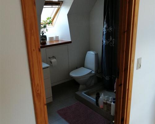 Spændende 3-v lejlighed i landejendom