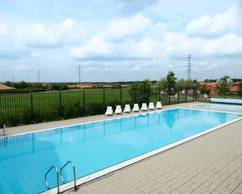 Stor 4-værelses lejlighed med solrig altan