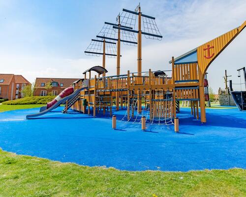 Stor 4-værelses lejlighed med solrig altan