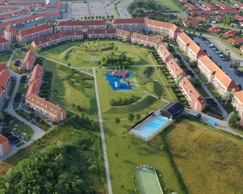 Stor 4-værelses lejlighed med solrig altan