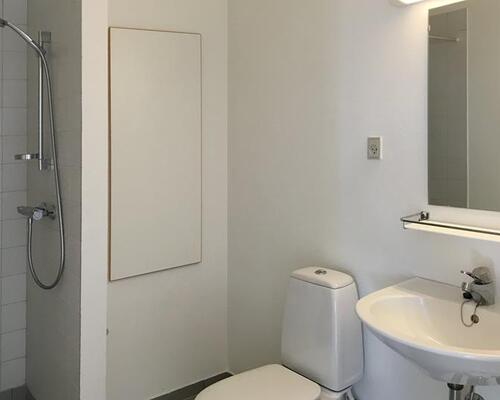 2-værelses velindrettet og lys lejlighed