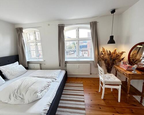 Fremlejes, lys og velindrettet bolig i roligt område nær centrum