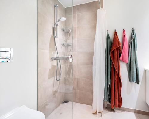 Flot lejlighed med stor altan ☀️ Oplagt til deling af 2<br>