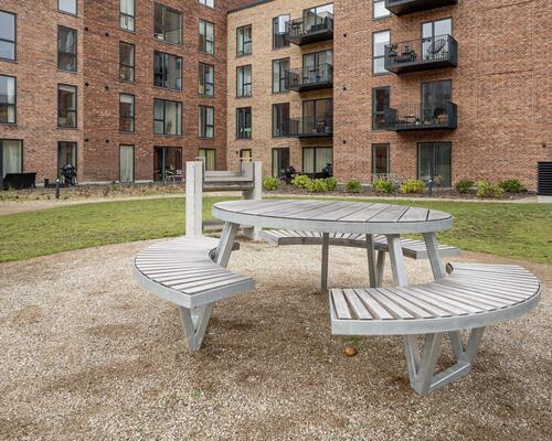 Flot lejlighed med stor altan ☀️ Oplagt til deling af 2<br>