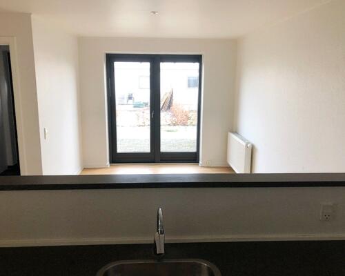 Stort rækkehus med 4 værelser, have og 2 terrasser