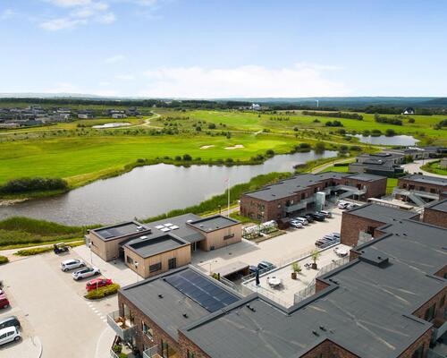 Attraktiv lejlighed med altan og terrasse i populært bofællesskab 😍<br>