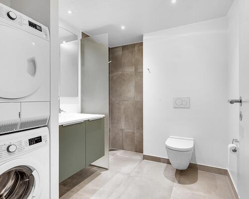 Attraktiv lejlighed med altan og terrasse i populært bofællesskab 😍<br>