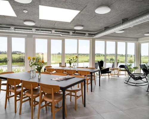 Attraktiv lejlighed med altan og terrasse i populært bofællesskab 😍<br>