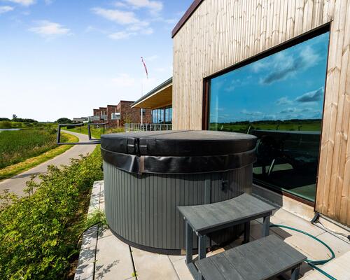 Attraktiv lejlighed med altan og terrasse i populært bofællesskab 😍<br>