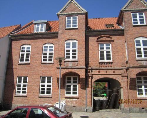 Flot istandsat lejemål med god plads i Assens