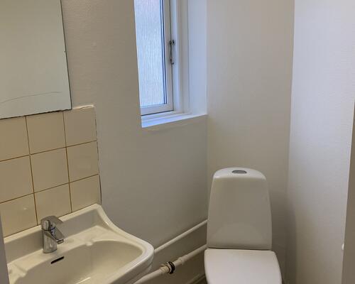 Flot istandsat lejemål med god plads i Assens