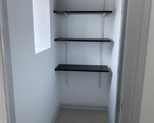 Flot istandsat lejemål med god plads i Assens