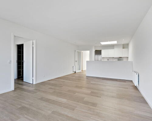 Moderne 4-værelses rækkehus på 106 m2 med terrasse, parkering og nem hverdag tæt på indkøb og busforbindelser