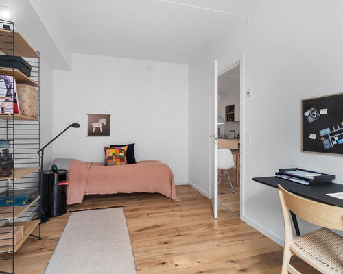 SKØN 4-VÆRELSES LEJLIGHED MED HELE TO ALTANER