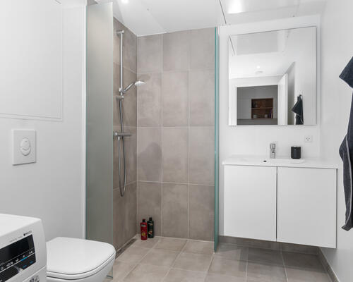 SKØN 4-VÆRELSES LEJLIGHED MED HELE TO ALTANER