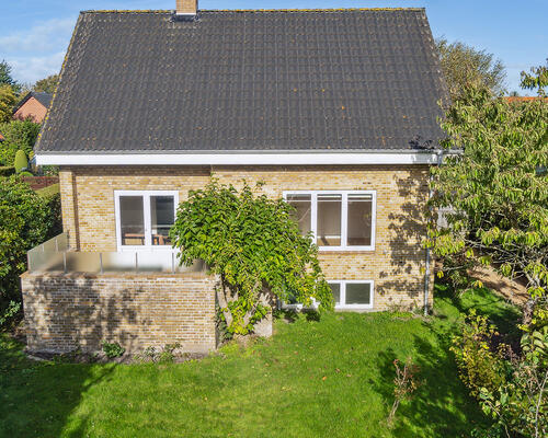 Renoveret 3 plans villa med skøn have, Aarhus N