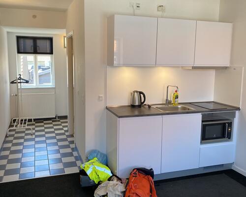 1-vær. lejlighed i centrum. Leje er inkl. vand og varme.