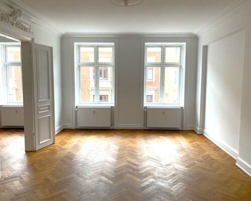 Eksklusiv herskabslejlighed på Istedgade – 153 m² med klassiske detaljer