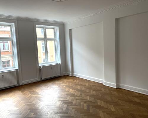 Eksklusiv herskabslejlighed på Istedgade – 153 m² med klassiske detaljer