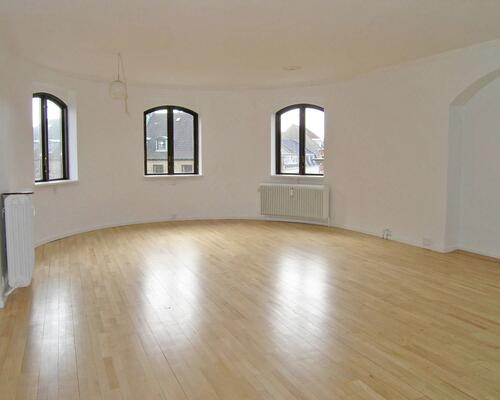 Super fin 177 m2 lejlighed med 4 værelser i hjertet af midtbyen