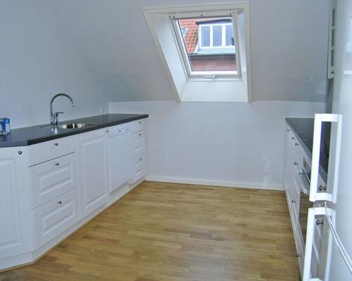 Super fin 177 m2 lejlighed med 4 værelser i hjertet af midtbyen