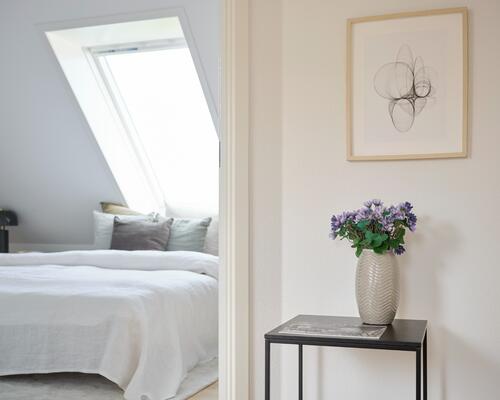 Rummelig og lys 3-værelses med altan