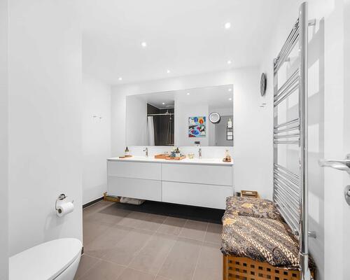 Fuldt møbleret lejlighed med kig til Øresund | København Ø