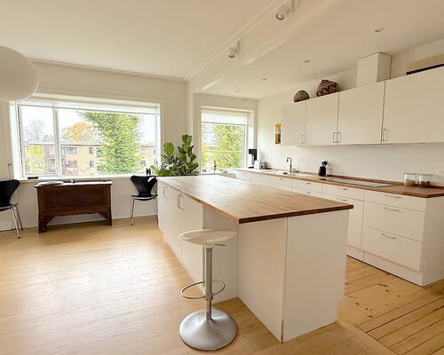 Skøn møbleret lejlighed i Hellerup