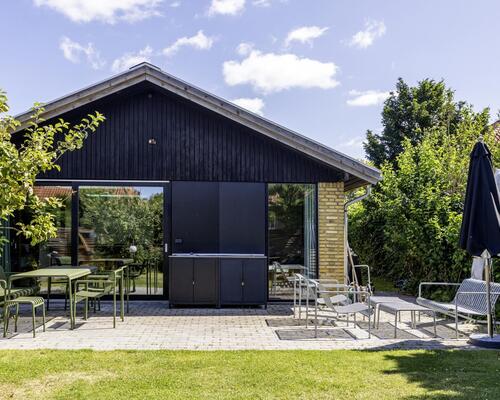 Nyrenoveret og møbleret villa | København S