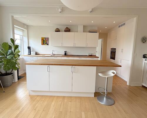 Skøn møbleret lejlighed i Hellerup